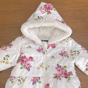 ROTHSCHILD EUC/NWOT Girls Snowsuit with Fur Trimmed Hood & Fold Over Hands